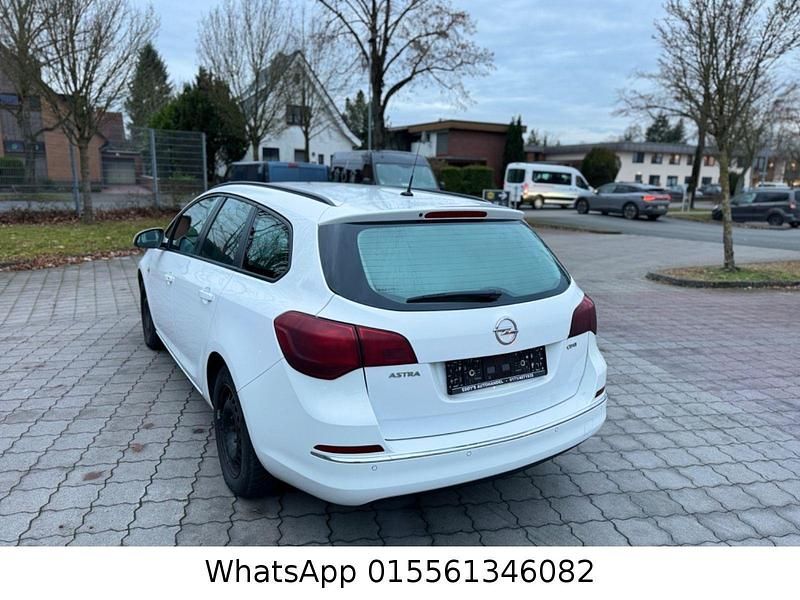 Gebraucht Opel Astra Edition 110 PS (80 kW) 2013 Weiß Kombi