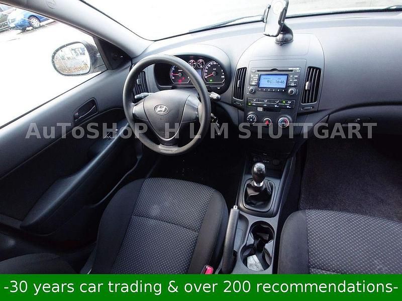 Gebraucht Hyundai i30 109 PS (80 kW) 2011 Weiß Limousine