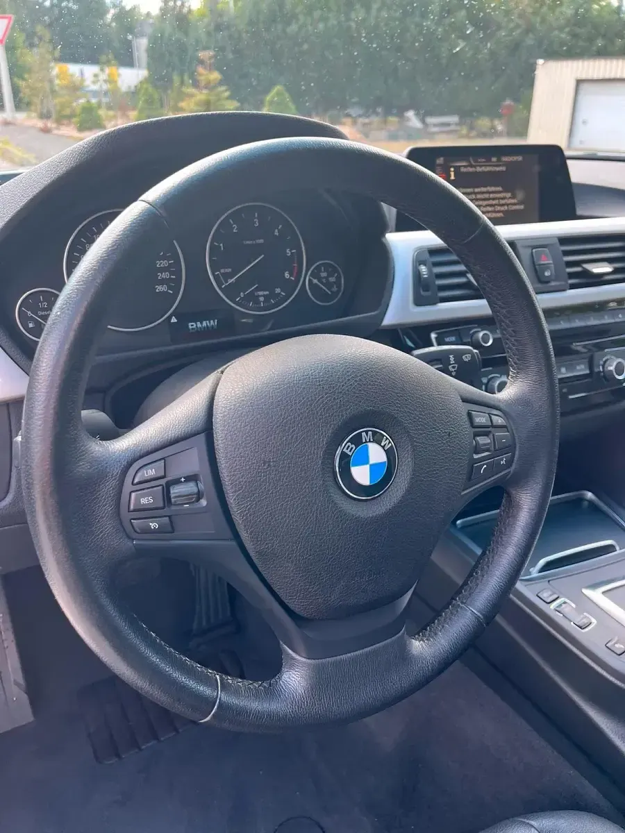 Gebraucht BMW 330 258 PS (189 kW) 2017 Silber Kombi