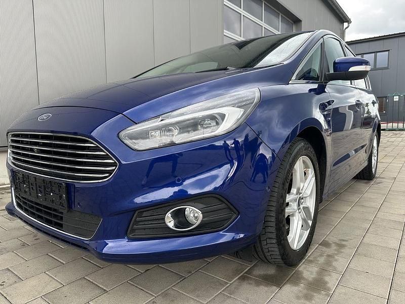 Blau Gebraucht 2017 Ford S-MAX Titanium Van / Kleinbus | 19.690 € (Fairer Preis) - Bild 1/4