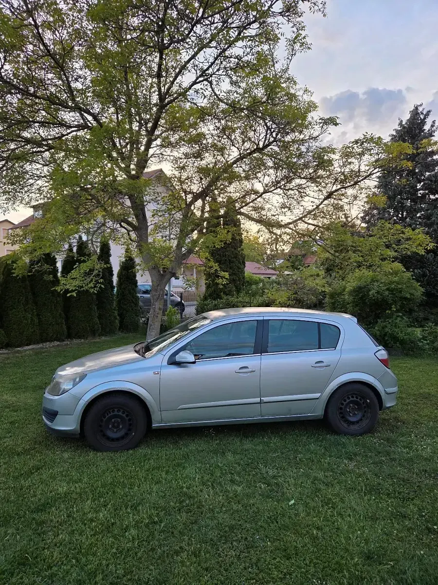 Brugt Opel Astra 105 HK (77 kW) 2005 Sølv Sedan