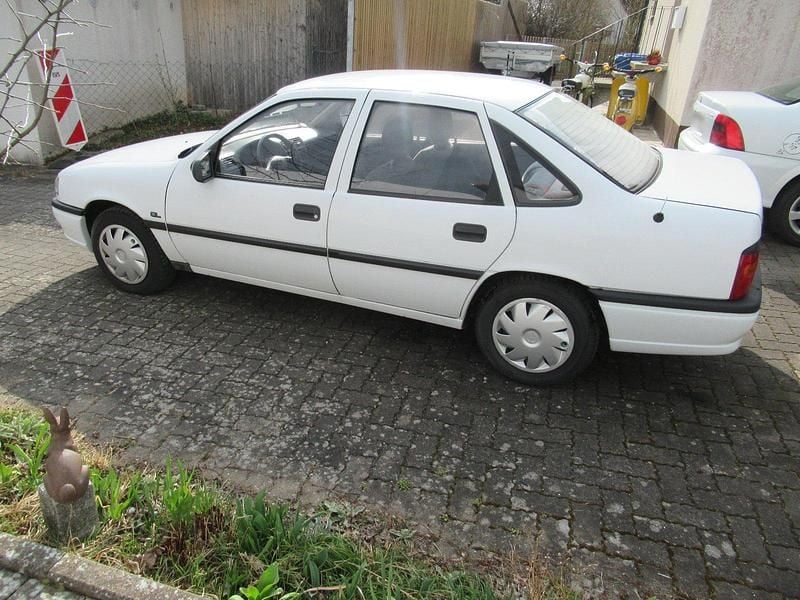 Gebraucht Opel Vectra 82 PS (60 kW) 1992 Weiß Limousine