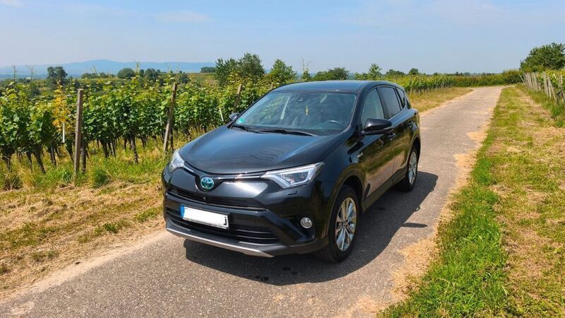 Schwarz Gebraucht 2017 Toyota RAV4 Hybrid Executive SUV | 19.500 € (Etwas zu teuer) - Bild 1/4