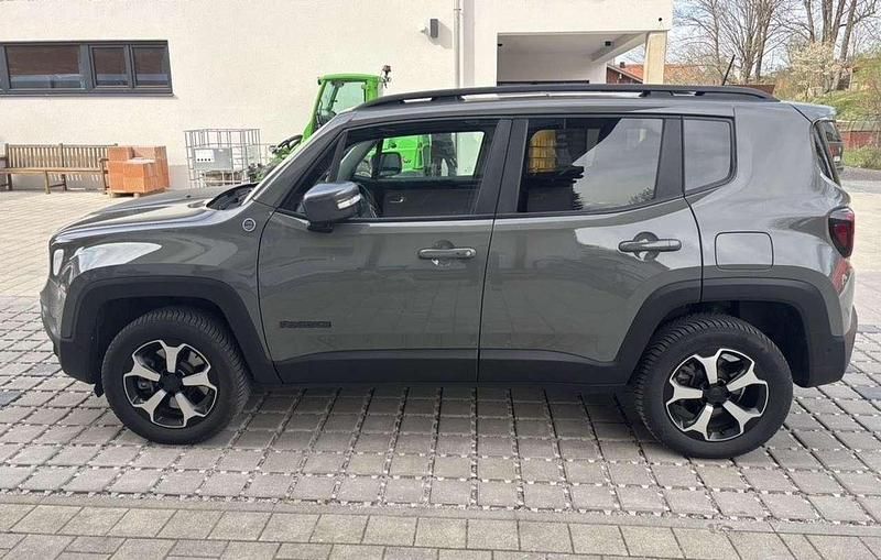 Gebraucht Jeep Renegade Trailhawk 179 PS (131 kW) 2022 Grau SUV