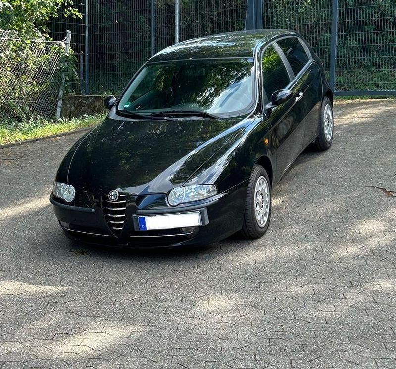 Schwarz Gebraucht 2001 Alfa Romeo 147 Kleinwagen | 2.000 € (Fairer Preis) - Bild 1/4