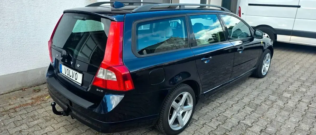 Gebraucht Volvo V70 Momentum 185 PS (136 kW) 2008 Blau Kombi