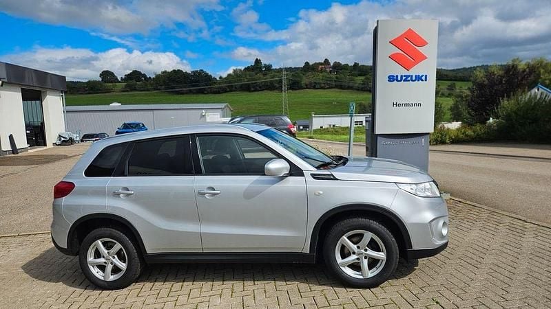 Silber Gebraucht 2015 Suzuki Vitara Comfort SUV | 13.750 € (Fairer Preis) - Bild 1/4