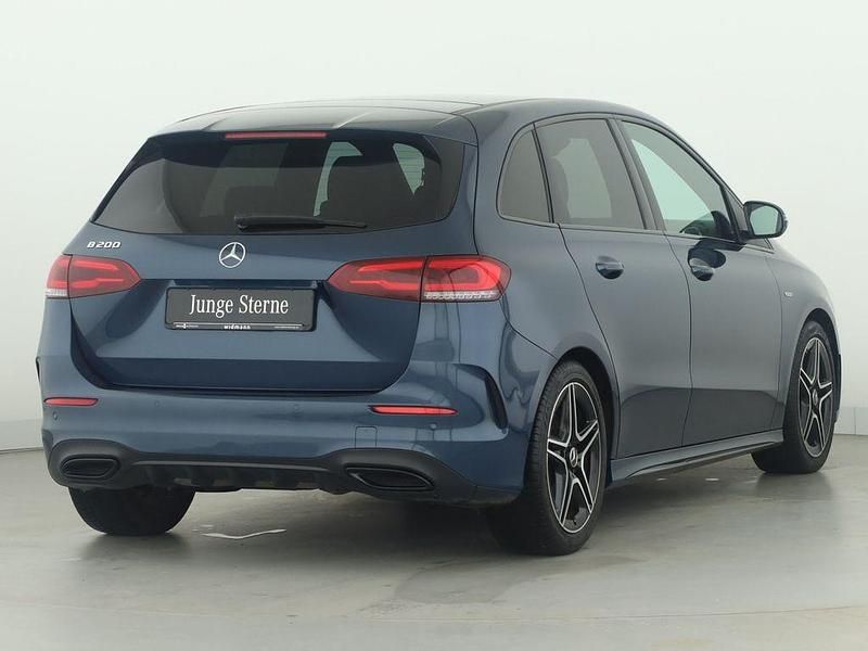 Gebraucht Mercedes B200 AMG 163 PS (119 kW) 2021 Denimblau metallic Van / Kleinbus