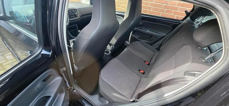 Second-hand VW up! Basis 65 CP (47 kW) 2017 Negru Hatchback