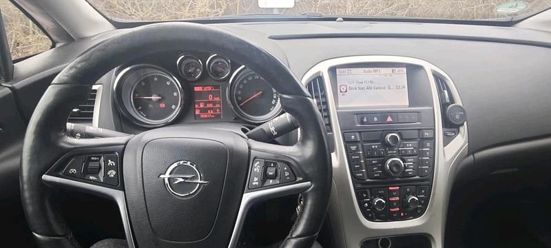 Gebraucht Opel Astra 131 PS (96 kW) 2013 Kombi