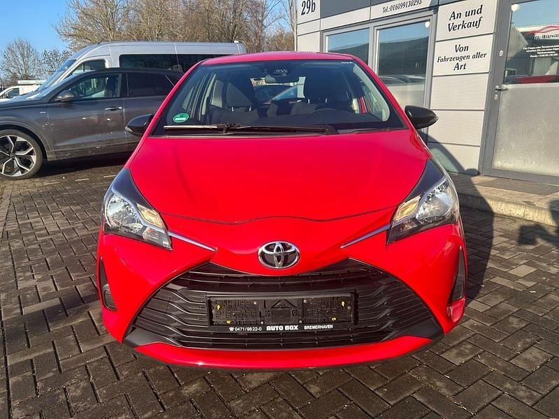 Gebraucht Toyota Yaris 69 PS (50 kW) 2017 Rot Kleinwagen