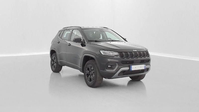 Gebraucht Jeep Compass 179 PS (131 kW) 2024 Solid black SUV