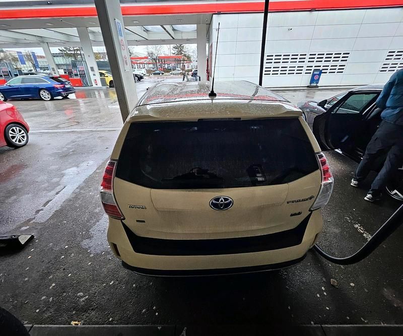 Gebraucht Toyota Prius+ 122 PS (89 kW) 2015 Weiß Van / Kleinbus