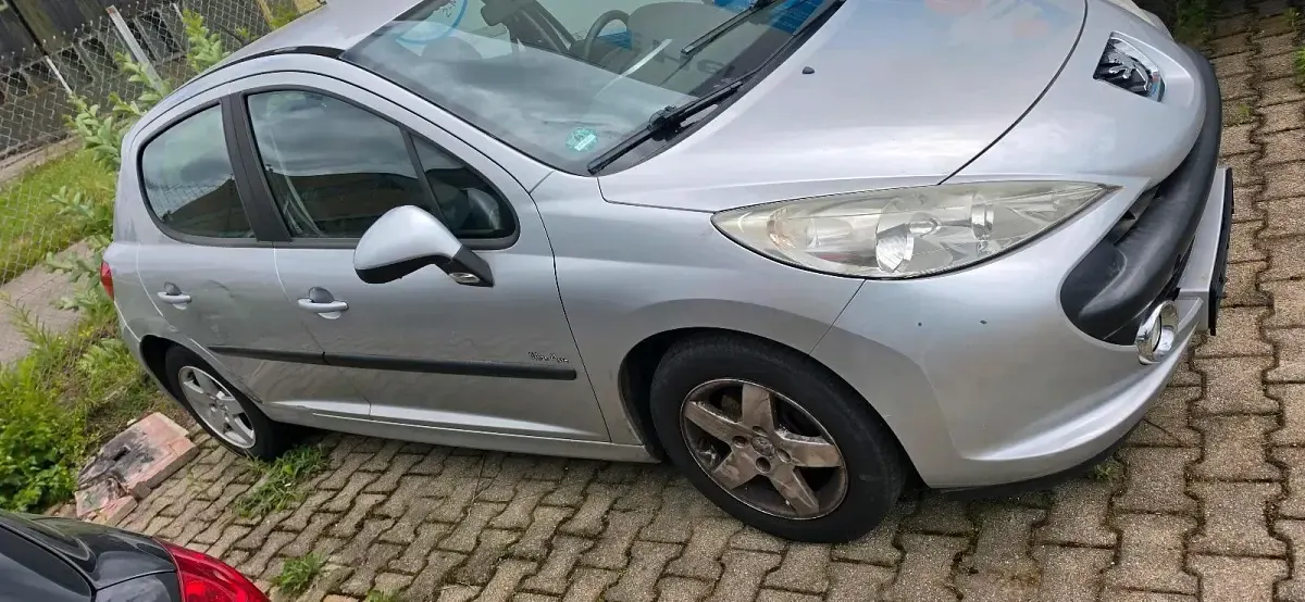 Gebraucht Peugeot 207 95 PS (69 kW) 2008 Silber Kleinwagen