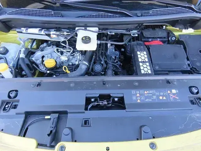 Gebraucht Mercedes T180 131 PS (96 kW) 2024 Gelb Van / Kleinbus
