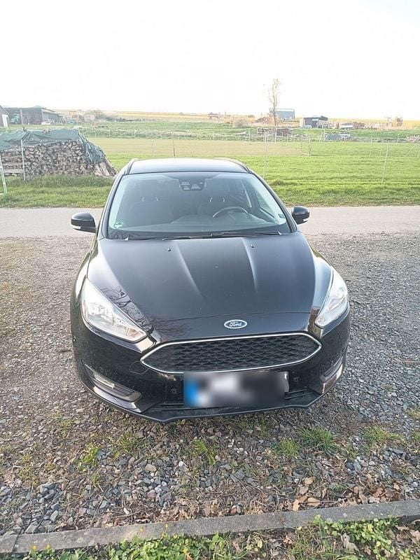 Gebraucht Ford Focus 101 PS (74 kW) 2016 Schwarz Kombi