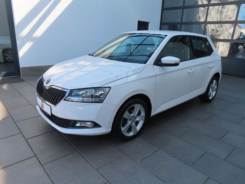 Weiß Gebraucht 2019 Skoda Fabia Cool Plus Limousine | 9.385 € (Fairer Preis) - Bild 1/4