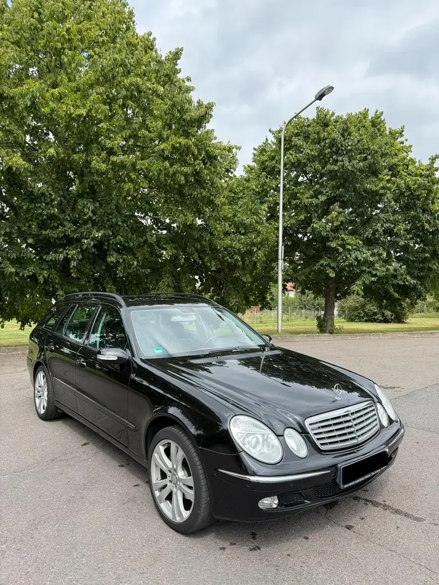 Gebraucht Mercedes E240 177 PS (130 kW) 2004 Schwarz Kombi