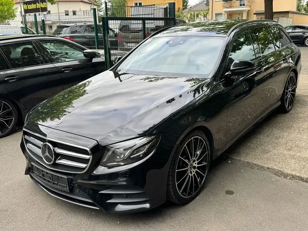 Gebraucht Mercedes E350 AMG line 258 PS (189 kW) 2017 Schwarz Limousine