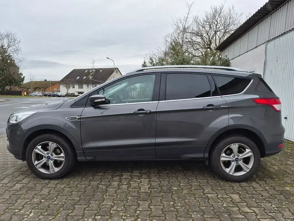 Gebraucht Ford Kuga Titanium 150 PS (110 kW) 2016 Grau SUV