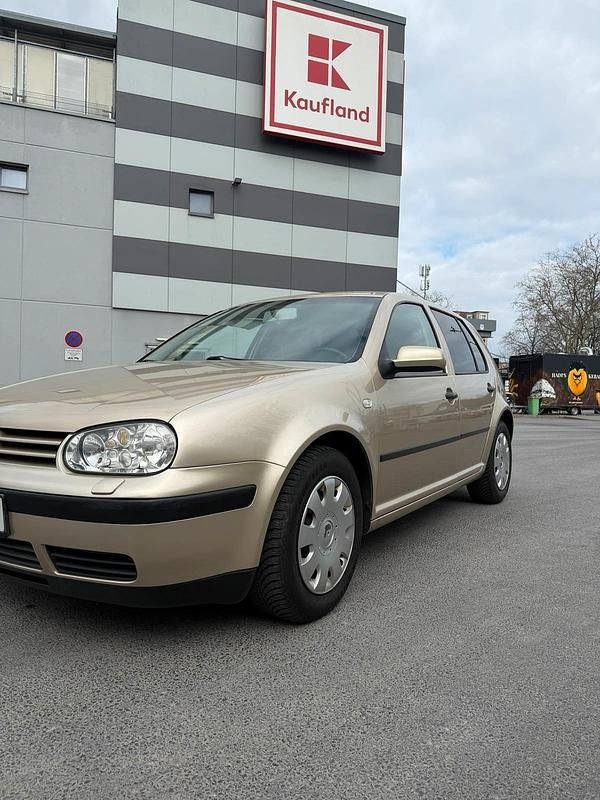Gebraucht VW Golf IV 105 PS (77 kW) 2001 Gold Kleinwagen