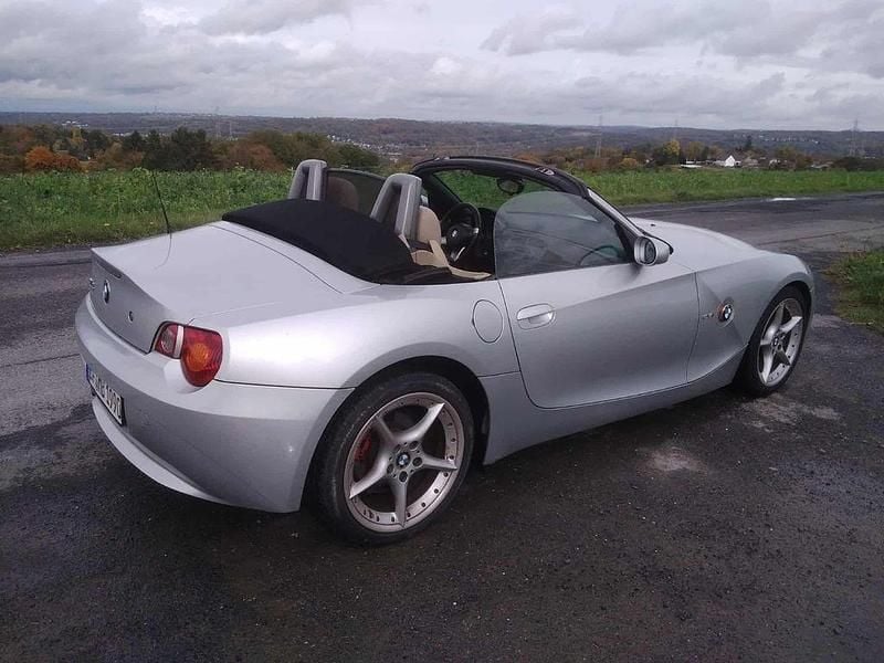 Silber Gebraucht 2003 BMW Z4 Sport Line Cabrio | 6.500 € (Superpreis) - Bild 1/4