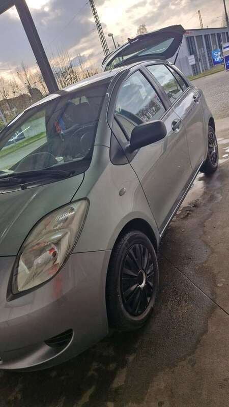 Grau Gebraucht 2007 Toyota Yaris Sol Kleinwagen | 2.950 € (Fairer Preis) - Bild 1/4