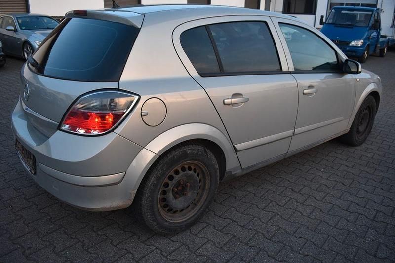 Gebraucht Opel Astra Innovation 116 PS (85 kW) 2008 Silber Limousine