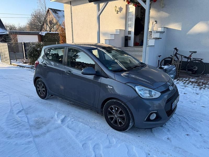 Grau Gebraucht 2015 Hyundai i10 Kleinwagen | 5.000 € (Guter Preis) - Bild 1/4