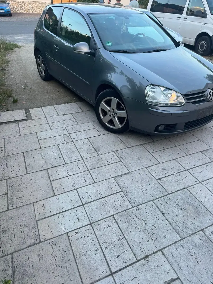 Gebraucht VW Golf VI 100 PS (73 kW) 2008 Silber Kleinwagen