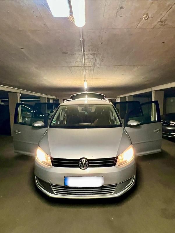Grau Gebraucht 2010 VW Touran Van / Kleinbus | 6.500 € (Fairer Preis) - Bild 1/4