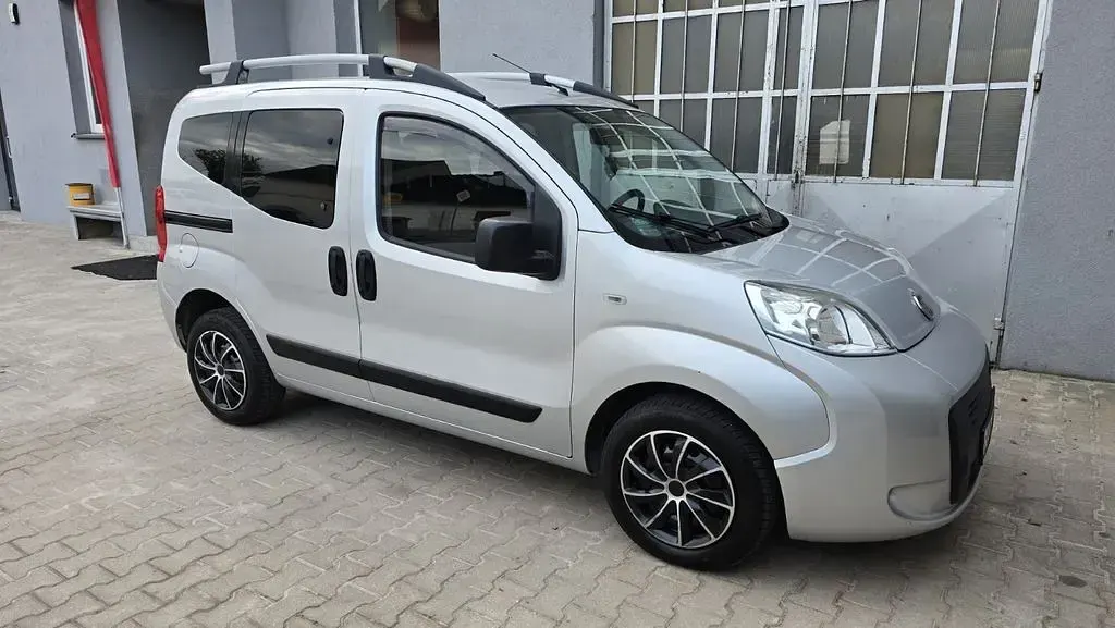 Gebraucht Fiat Qubo Dynamic 75 PS (55 kW) 2009 Silber Van / Kleinbus