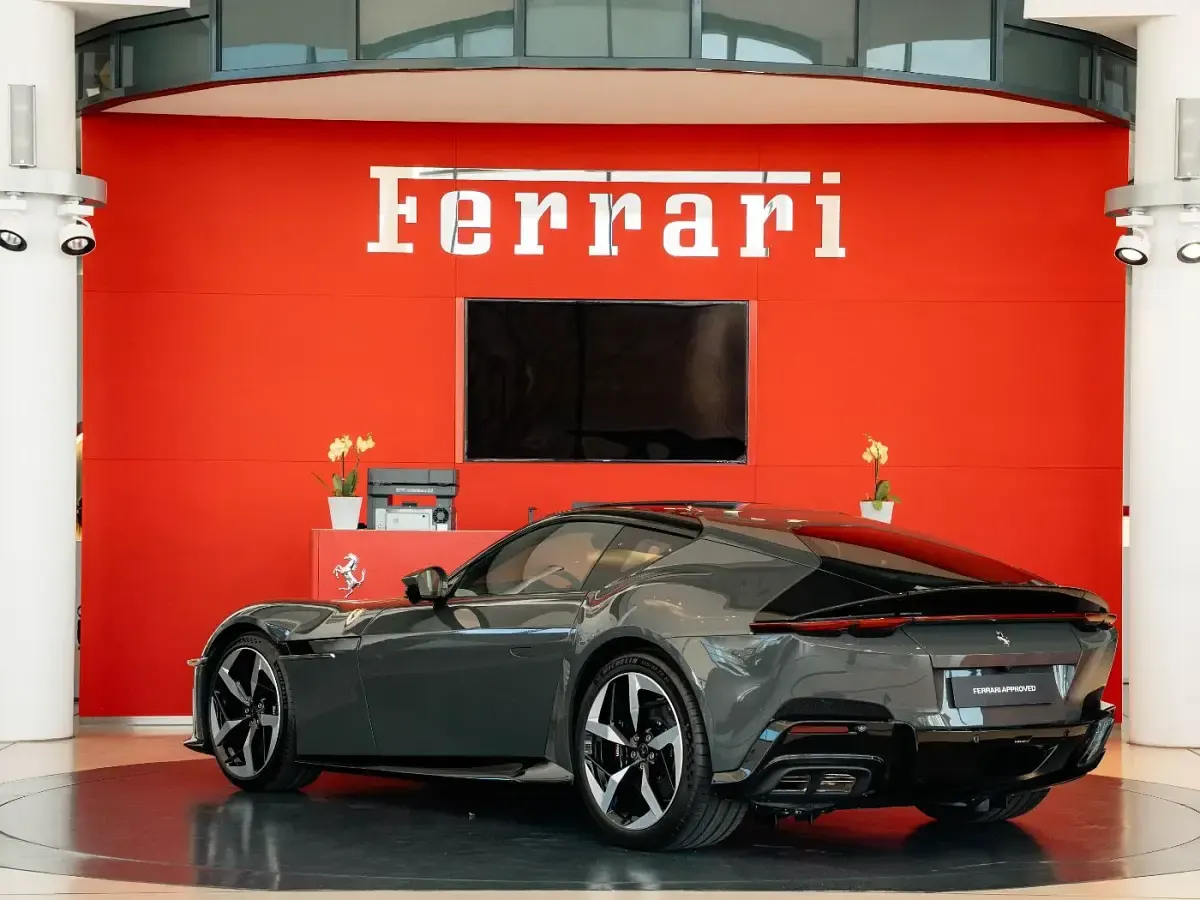 Neu Ferrari 12 Cilindri 829 PS (609 kW) 2025 Grigio scuro Coupé