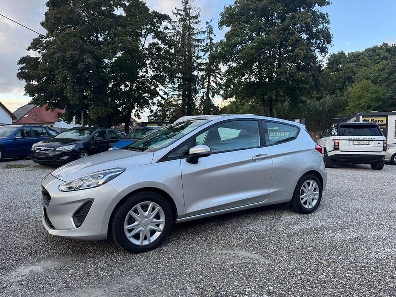 Silber Gebraucht 2017 Ford Fiesta Trend Kleinwagen | 8.990 € (Fairer Preis) - Bild 1/4