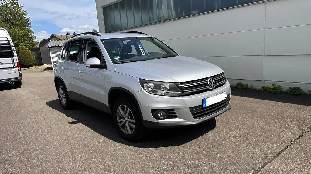 Gebraucht VW Tiguan Trendline 122 PS (89 kW) 2012 Silber SUV
