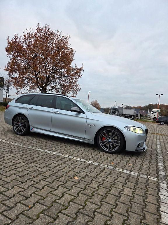 Gebraucht BMW M550 Performance 381 PS (280 kW) 2014 Silber Limousine