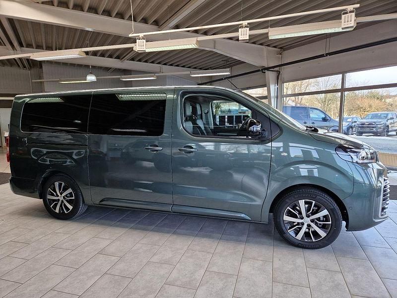 Neu Toyota Proace Verso Lounge 177 PS (130 kW) 2026 Grün Kombi