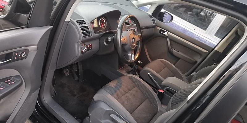 Gebraucht VW Touran 105 PS (77 kW) 2011 Schwarz Van / Kleinbus