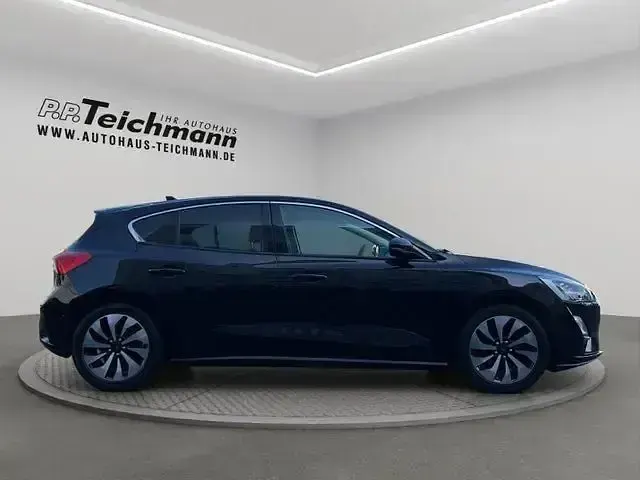Używany Ford Focus Cool & Connect 125 KM (91 kW) 2018 Czarny Sedan/Limuzyna