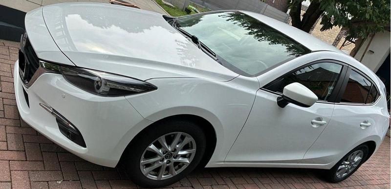 Weiß Gebraucht 2018 Mazda 3 Exclusive-Line Limousine | 11.500 € (Superpreis) - Bild 1/4