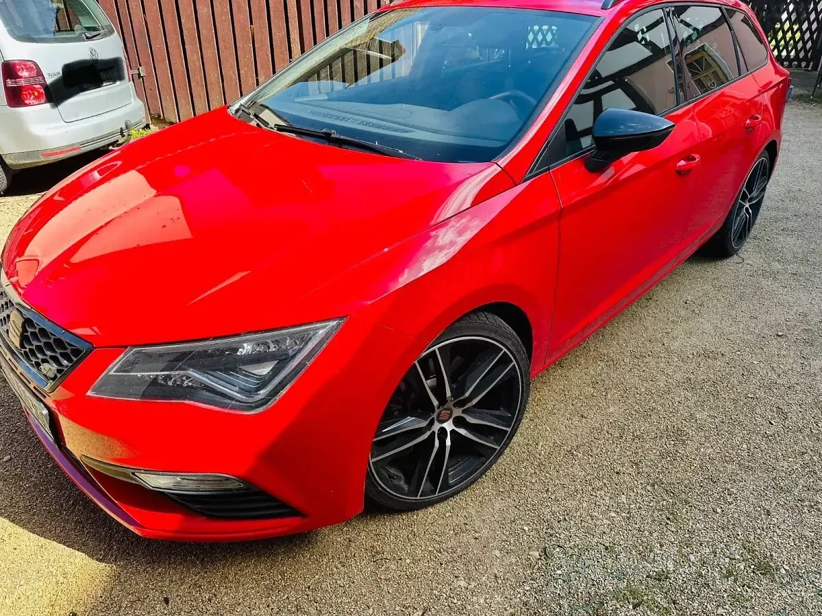 Używany Seat Leon 4Drive 300 KM (220 kW) 2020 Czerwony Sedan/Limuzyna