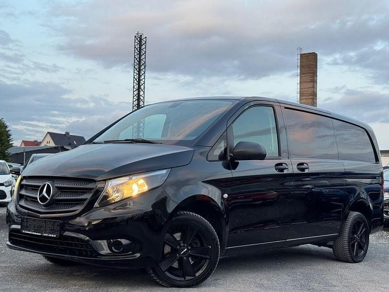 Schwarz Gebraucht 2018 Mercedes Vito Van / Kleinbus | 18.999 € (Guter Preis) - Bild 1/4