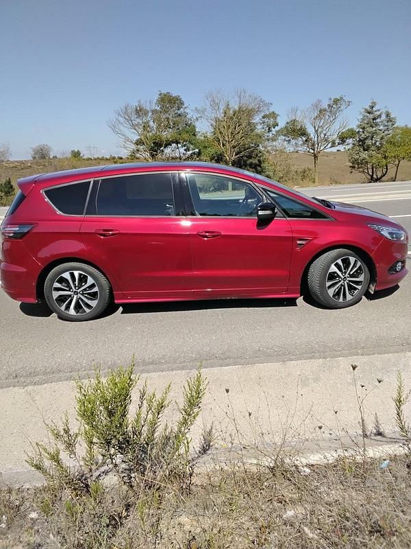 Rot Gebraucht 2019 Ford S-MAX ST-Line Van / Kleinbus | 22.500 € (Etwas zu teuer) - Bild 1/4