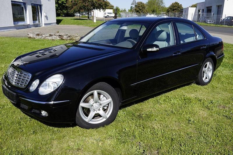 Schwarz Gebraucht 2003 Mercedes E200 Elegance Limousine | 6.499 € (Etwas zu teuer) - Bild 1/4