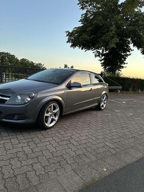 Gebraucht Opel Astra Sport 140 PS (102 kW) 2006 Grau Coupé