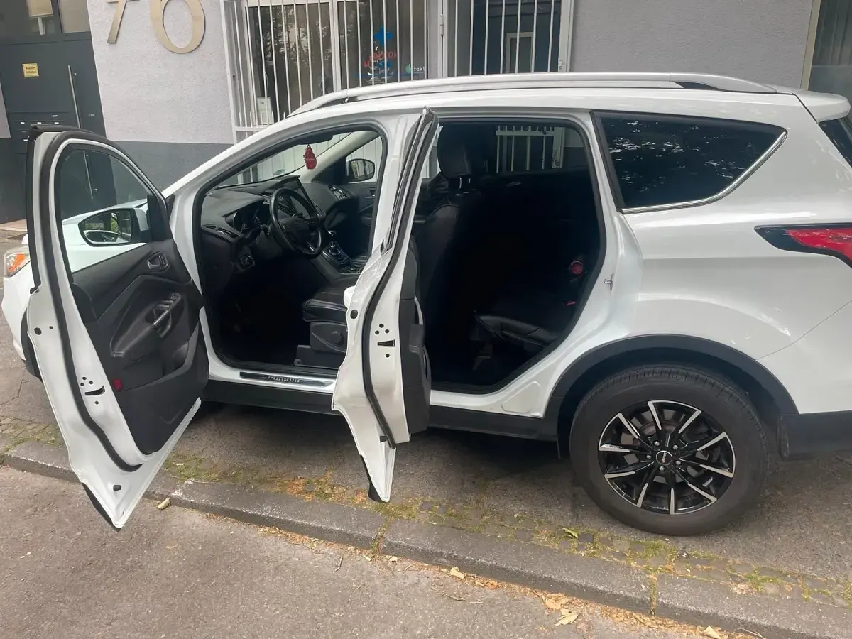 Gebraucht Ford Kuga 150 PS (110 kW) 2017 Weiß SUV