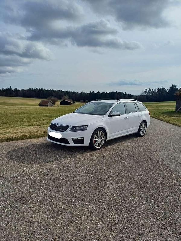 Gebraucht Skoda Octavia RS 184 PS (135 kW) 2015 Weiß Kleinwagen