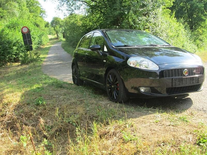 Schwarz Gebraucht 2010 Fiat Grande Punto Kleinwagen | 3.400 € (Fairer Preis) - Bild 1/4