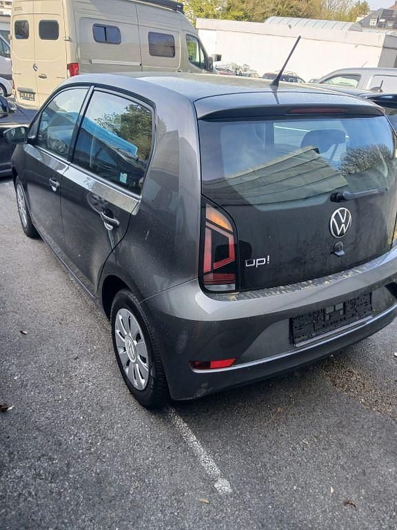 Usado VW up! Basis 65 HP (47 kW) 2023 Cinzento Citadino