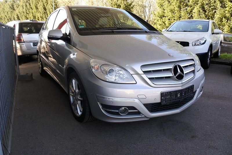 Gebraucht Mercedes B170 116 PS (85 kW) 2009 Silber Van / Kleinbus